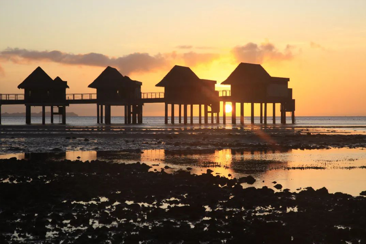 1710211409109072.jpg 8.夕陽西下的海上屋.jpg