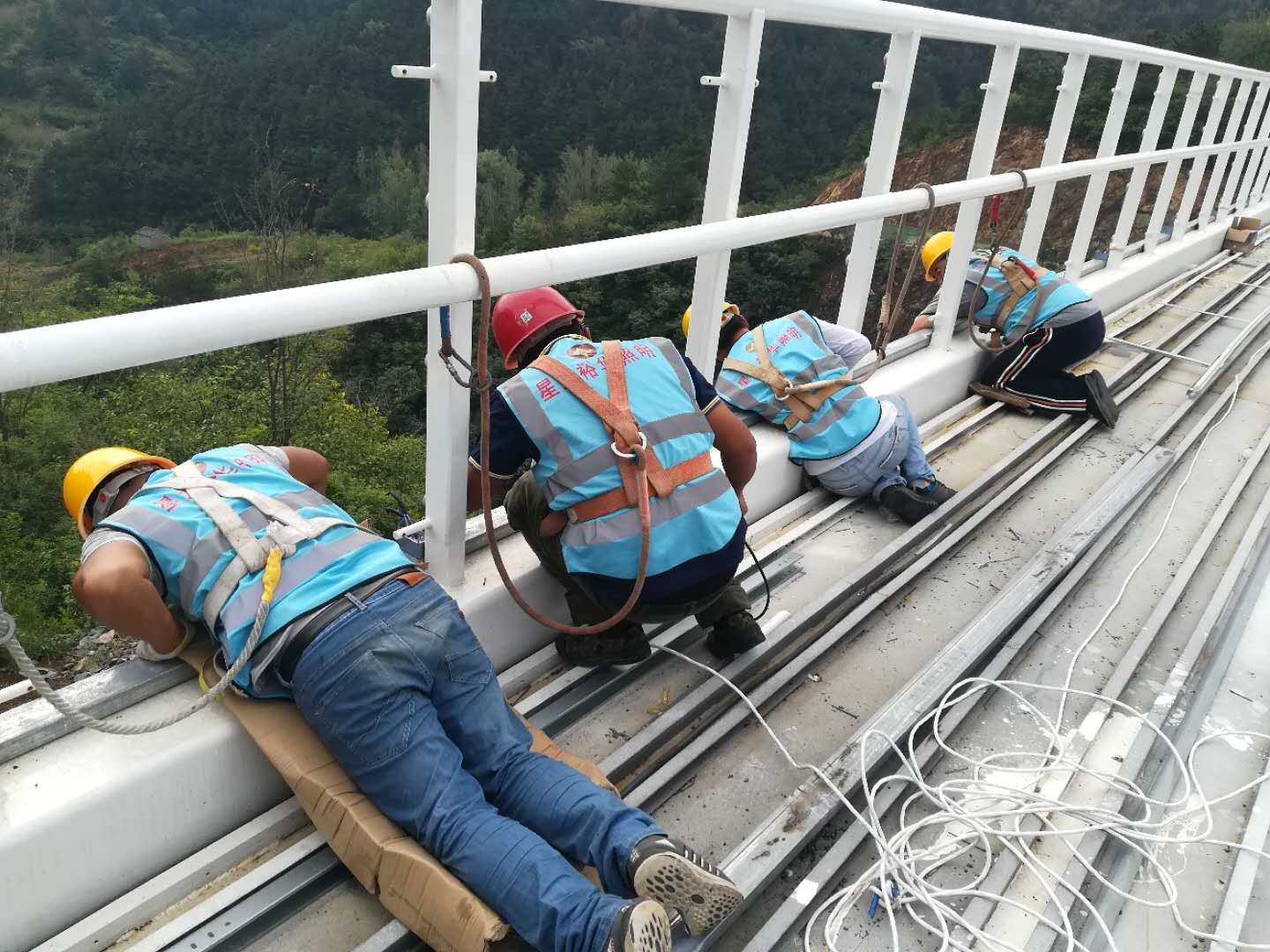 亮化工程施工中